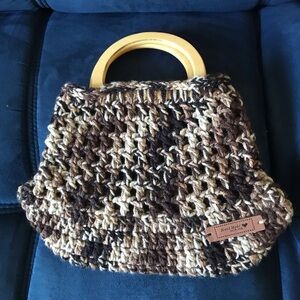 NWOT Handmade Vintage-inspired Crochet Handbag with Wooden Handles – Earth Tones